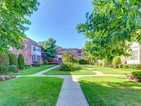 285 Central Avenue , Unit E5, Lawrence, NY 11559