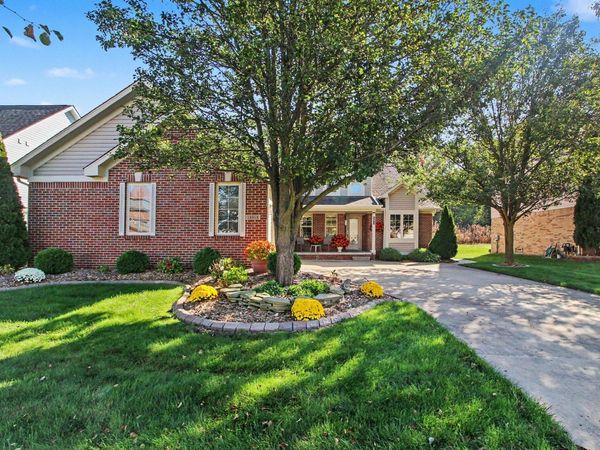 19919 Dovetail Drive, Brownstown, MI 48183