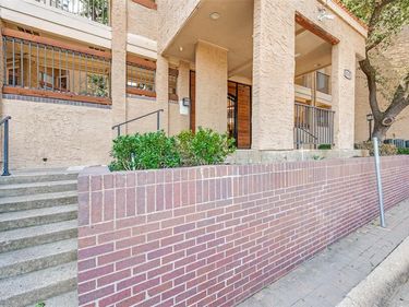 5550 Spring Valley Road, Unit C21, Dallas, TX 75254