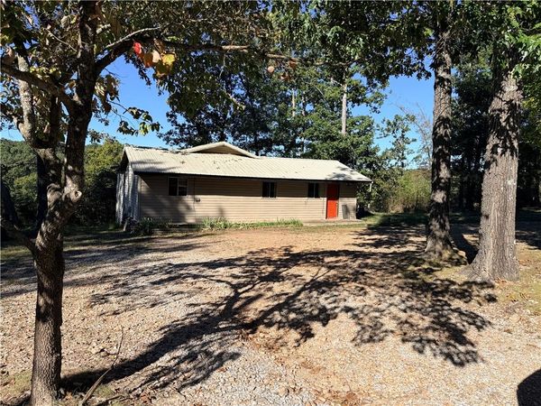 35785 Spur 23 , Huntsville, AR 72740