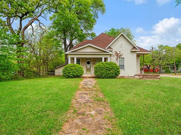 1363 Pine Bluff Street, Paris, TX 75460