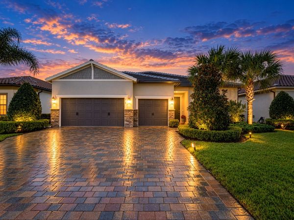 652 SE BOBOLI Way, Port St. Lucie, FL 34984