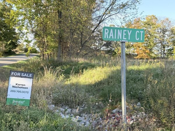 6637 Rainey Court SE, Caledonia, MI 49316
