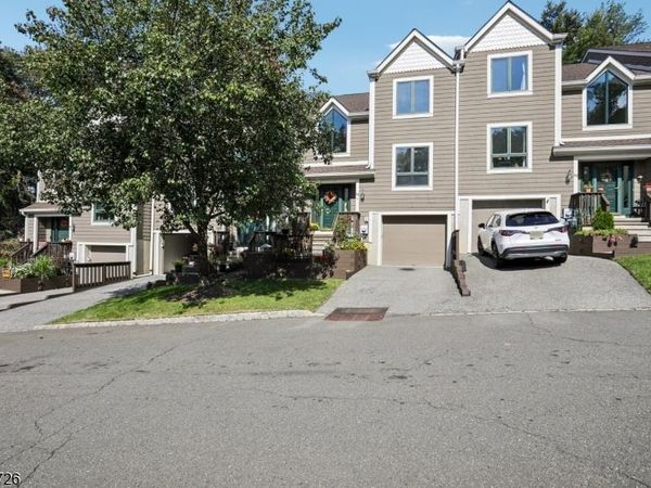 45 Mill Pond Rd, Woodland Park, NJ 07424