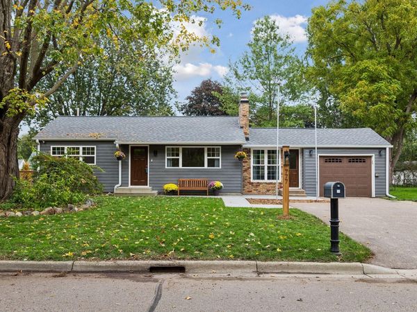 777 Cope Avenue W, Roseville, MN 55113