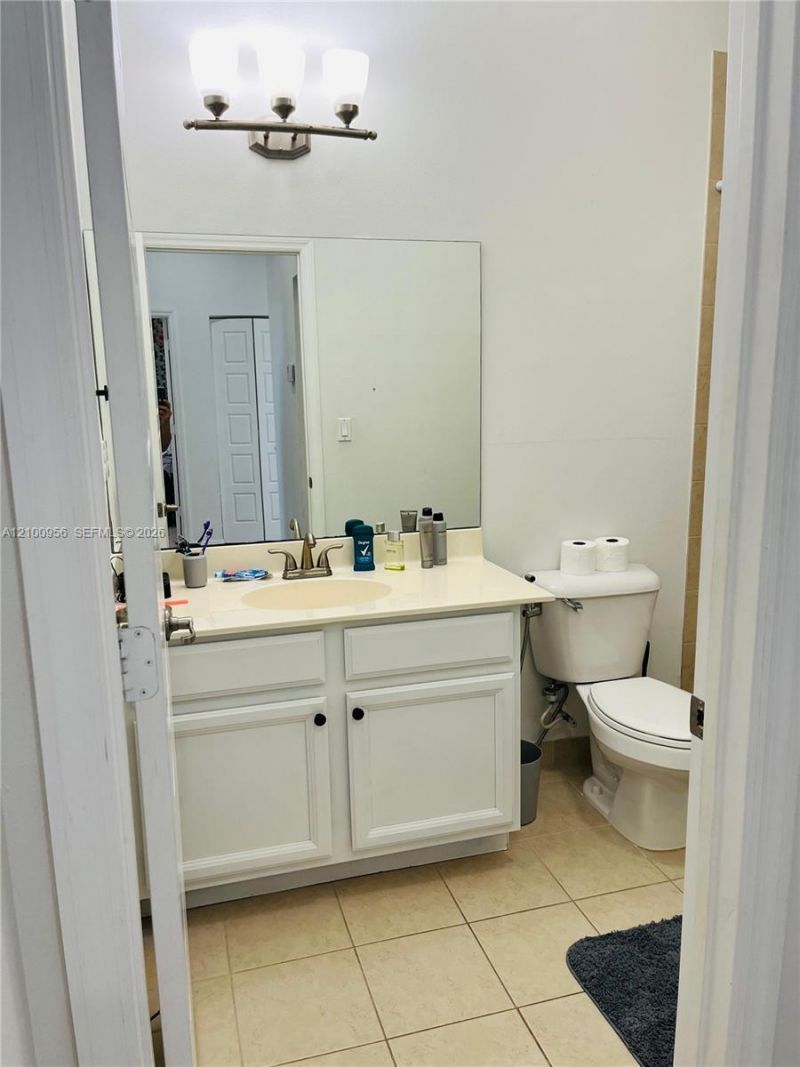 616 NE 193rd St, Unit N/A, Miami, FL 33179 Photo