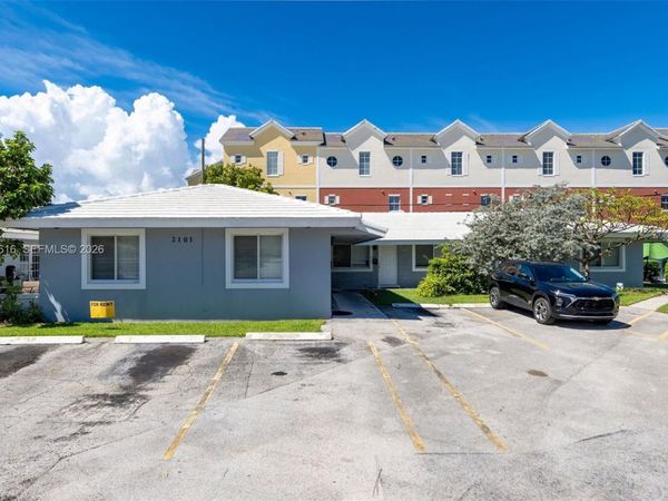 2101 NE 41st St , Unit B, Lighthouse Point, FL 33064