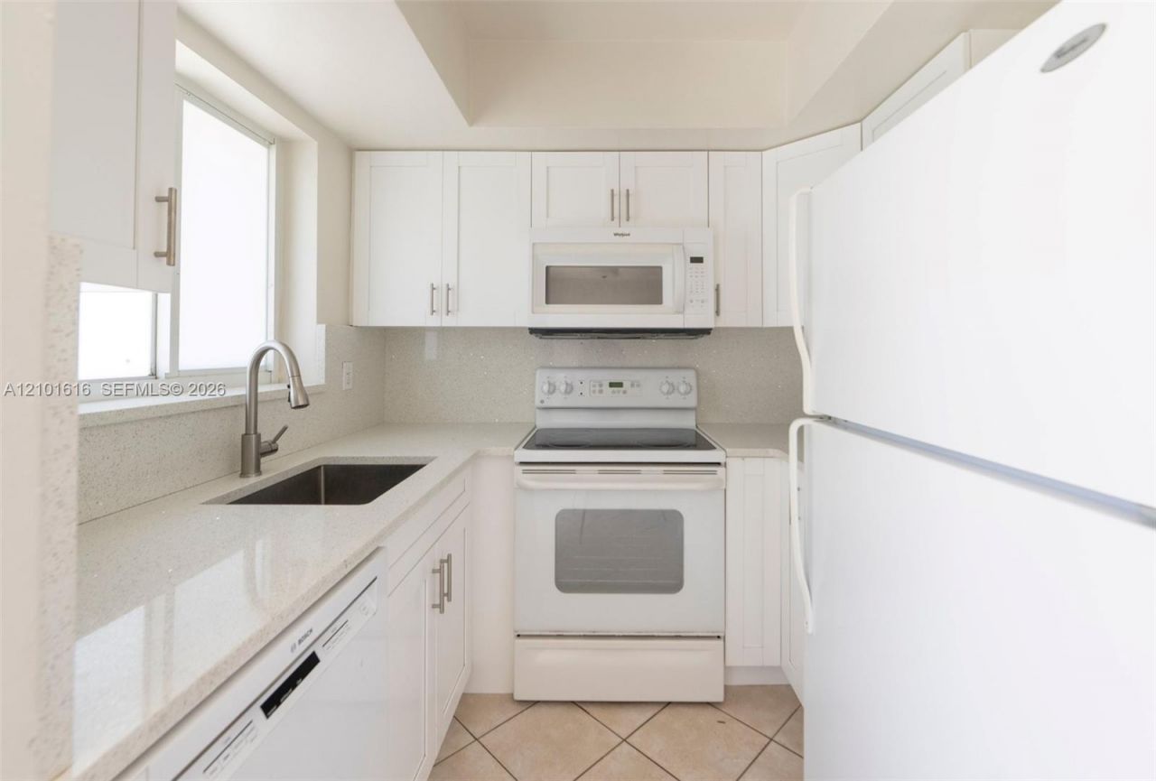 2101 NE 41st St, Unit B, Lighthouse Point, FL 33064 Photo