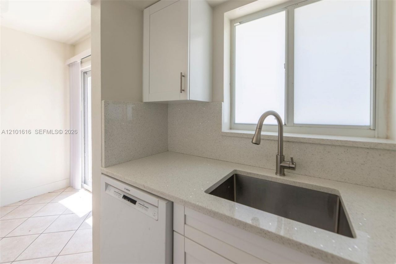 2101 NE 41st St, Unit B, Lighthouse Point, FL 33064 Photo