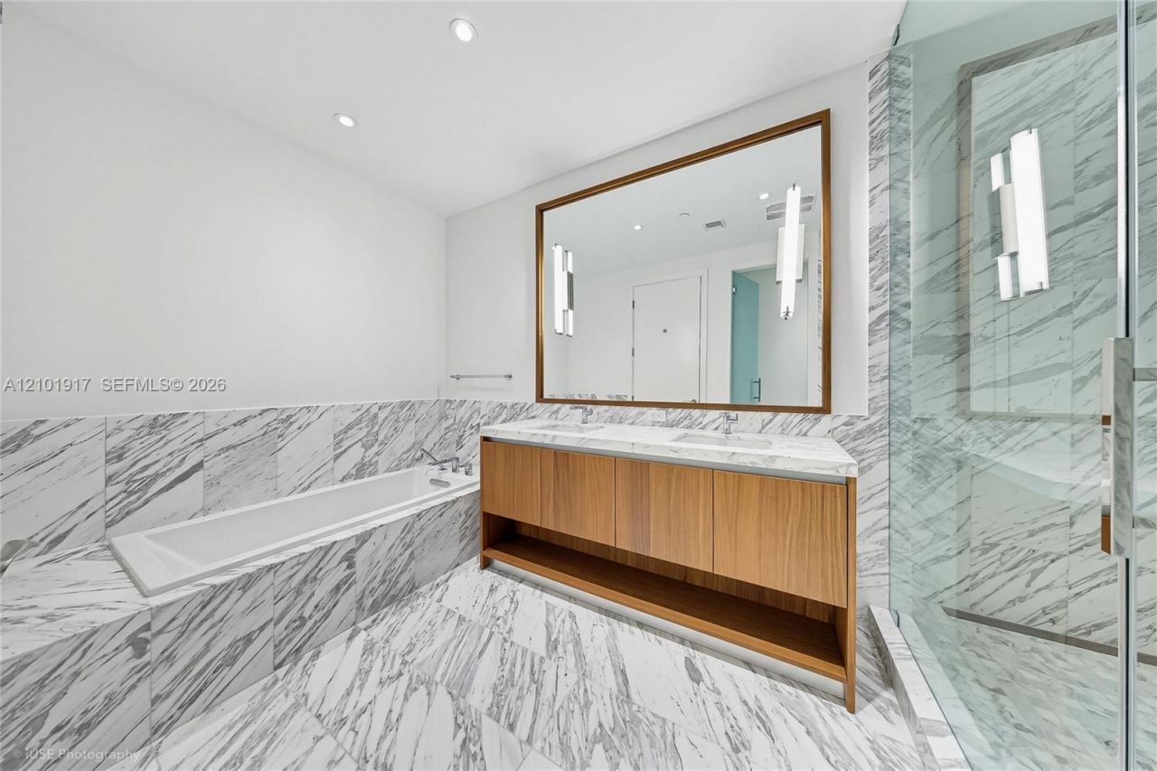 175 SE 25 Rd , Unit 3002, Miami, FL 33129 Photo