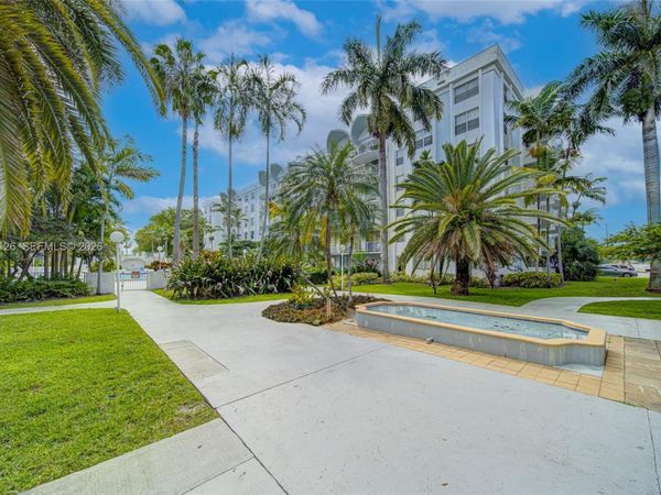 494 NW 165th St Rd , Unit C-205, Miami, FL 33169