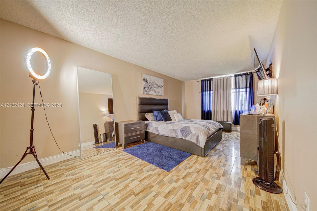 494 NW 165th St Rd, Unit C-205, Miami, FL 33169 Photo