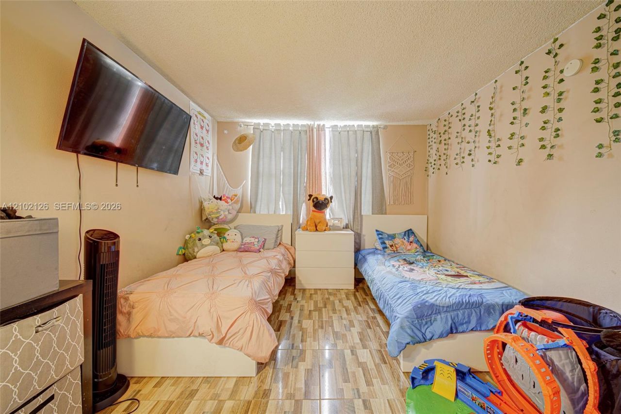 494 NW 165th St Rd, Unit C-205, Miami, FL 33169 Photo