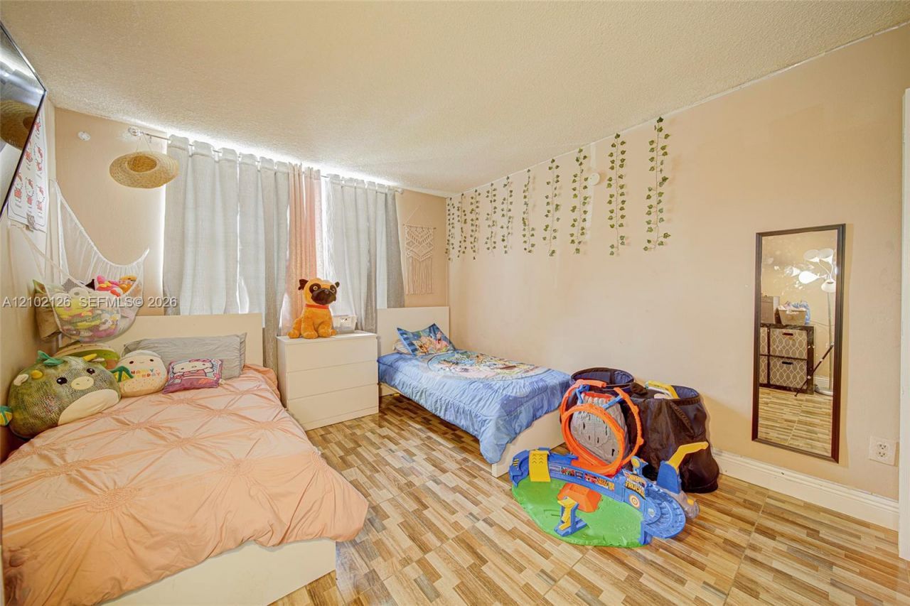 494 NW 165th St Rd, Unit C-205, Miami, FL 33169 Photo