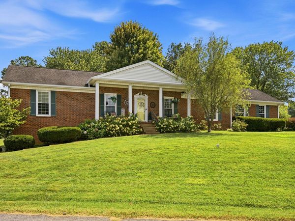 300 Stonewall Dr , Springfield, TN 37172