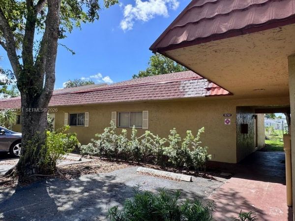 10742 La Placida Dr, Unit 8-B1, Coral Springs, FL 33065