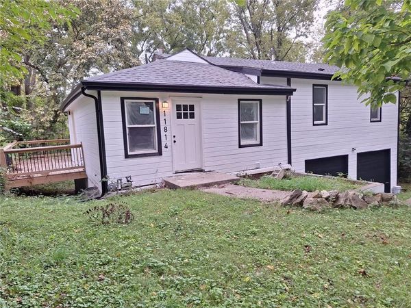 11814 E Roberts Street, Sugar Creek, MO 64054