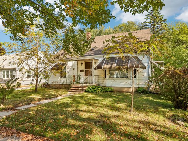 715 Elizabeth St, Oconomowoc, WI 53066