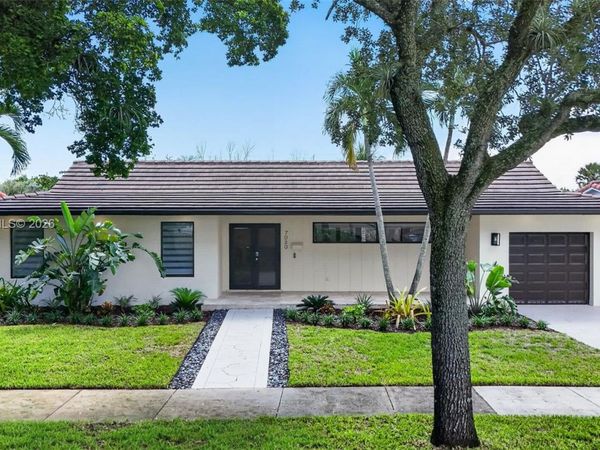 7020 Bamboo St , Miami Lakes, FL 33014
