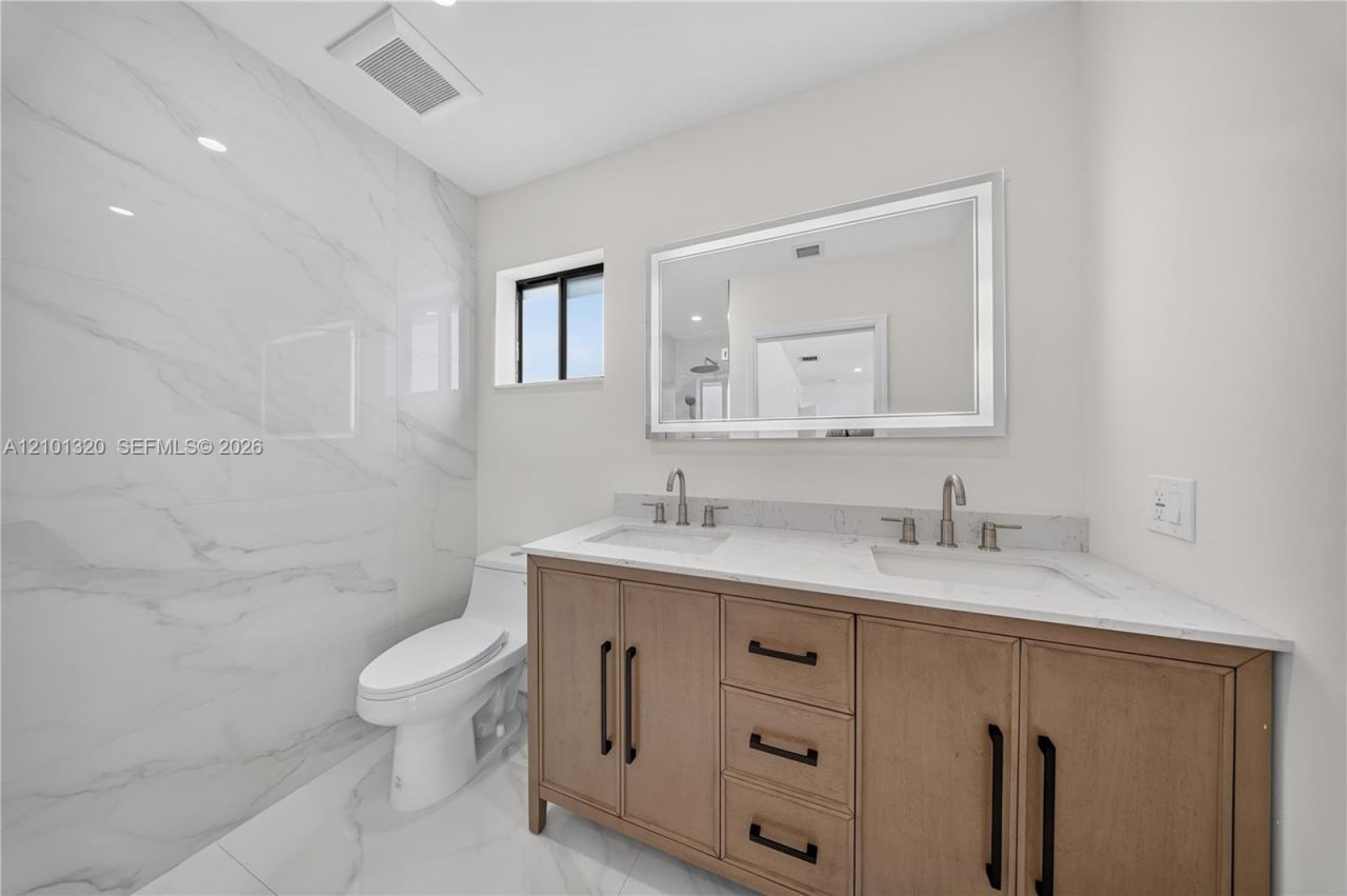 7020 Bamboo St, Miami Lakes, FL 33014 Photo