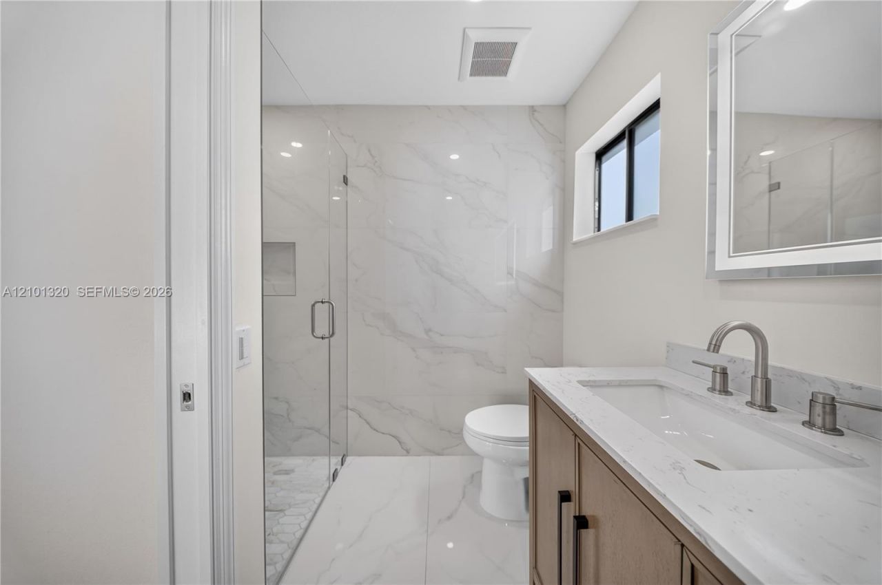 7020 Bamboo St, Miami Lakes, FL 33014 Photo