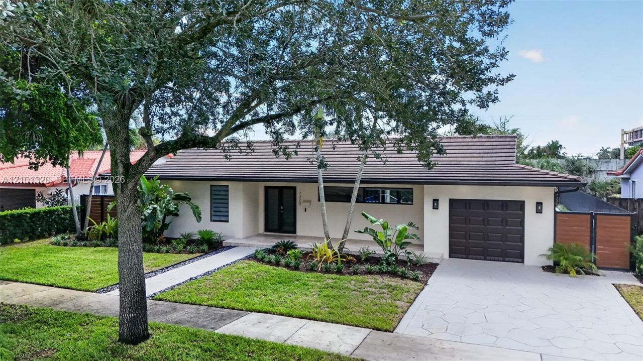 7020 Bamboo St, Miami Lakes, FL 33014 Photo