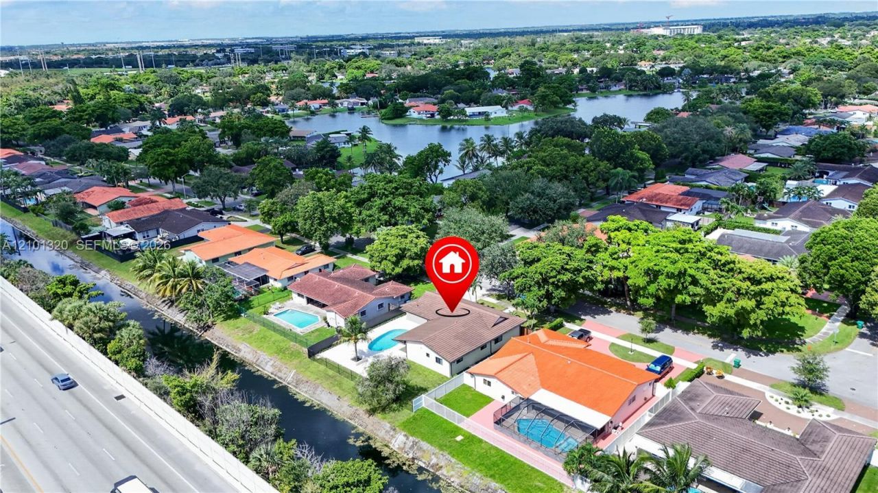 7020 Bamboo St, Miami Lakes, FL 33014 Photo