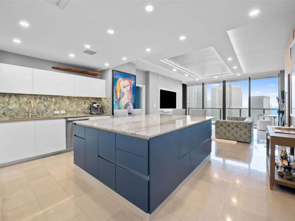 88 SW 7th St , Unit 3107, Miami, FL 33130