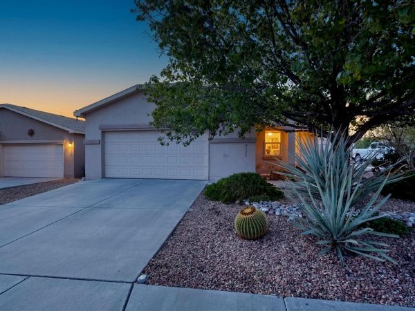 9324 Upper Meadow Avenue SW, Albuquerque, NM 87121