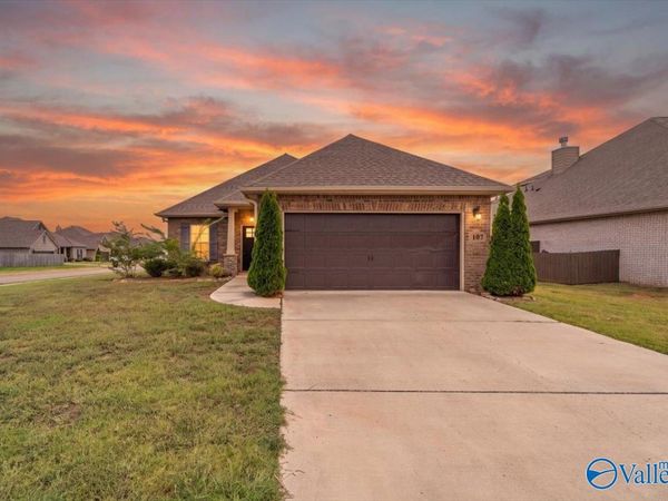107 Elledge Farm Drive, Hazel Green, AL 35750