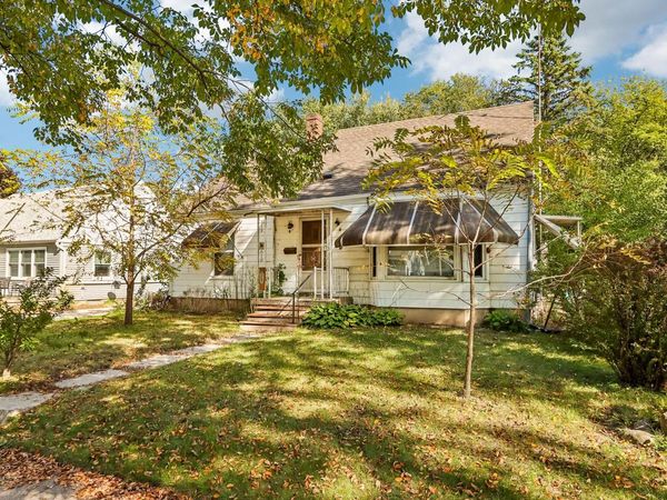 715 Elizabeth STREET, Oconomowoc, WI 53066