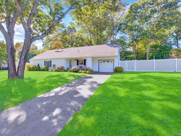 14 Campus Lane, Ronkonkoma, NY 11779