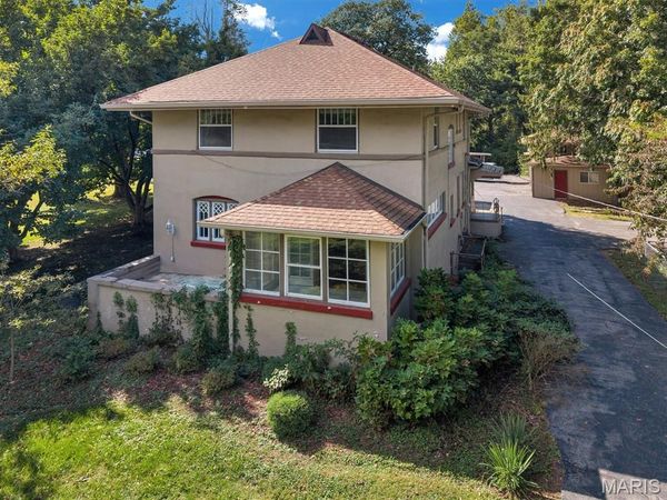 10305 Thorpe Avenue, St Louis, MO 63114