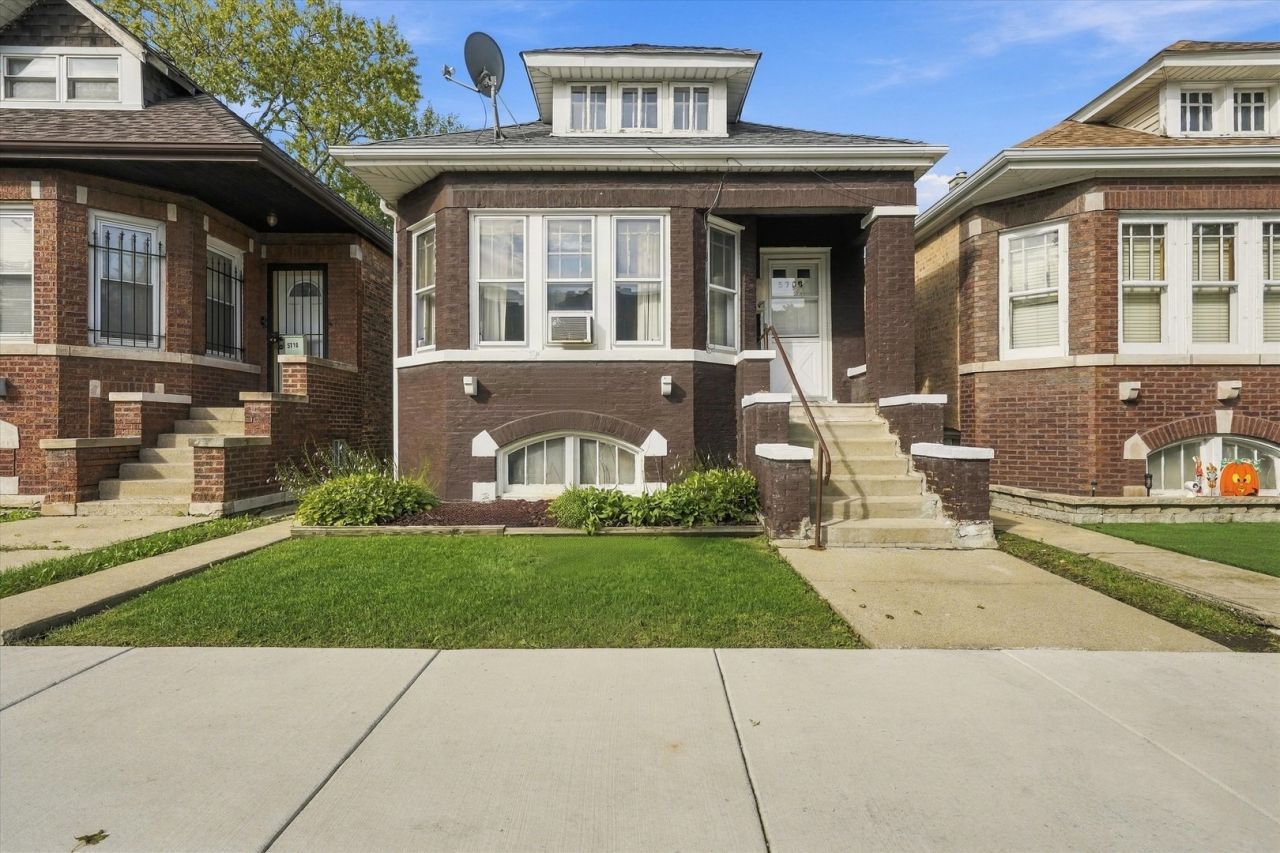 5708 S Richmond Street, Chicago, IL 60629 Main Photo