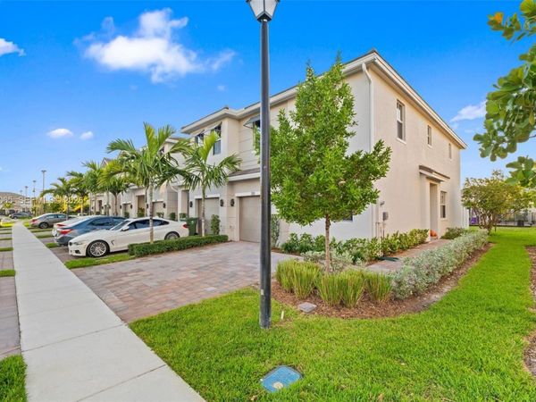 210 SW 170th Ave , Unit 210, Pembroke Pines, FL 33027