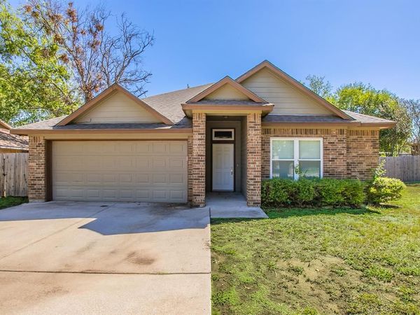 1502 Jane Lane, West, TX 76691