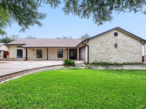 515 Rolling Green DR, Lakeway, TX 78734