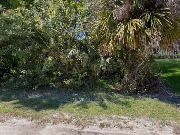8525 105th Avenue , Vero Beach, FL 32967