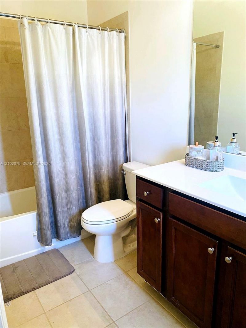 10492 W 33rd Ln , Hialeah, FL 33018 Photo