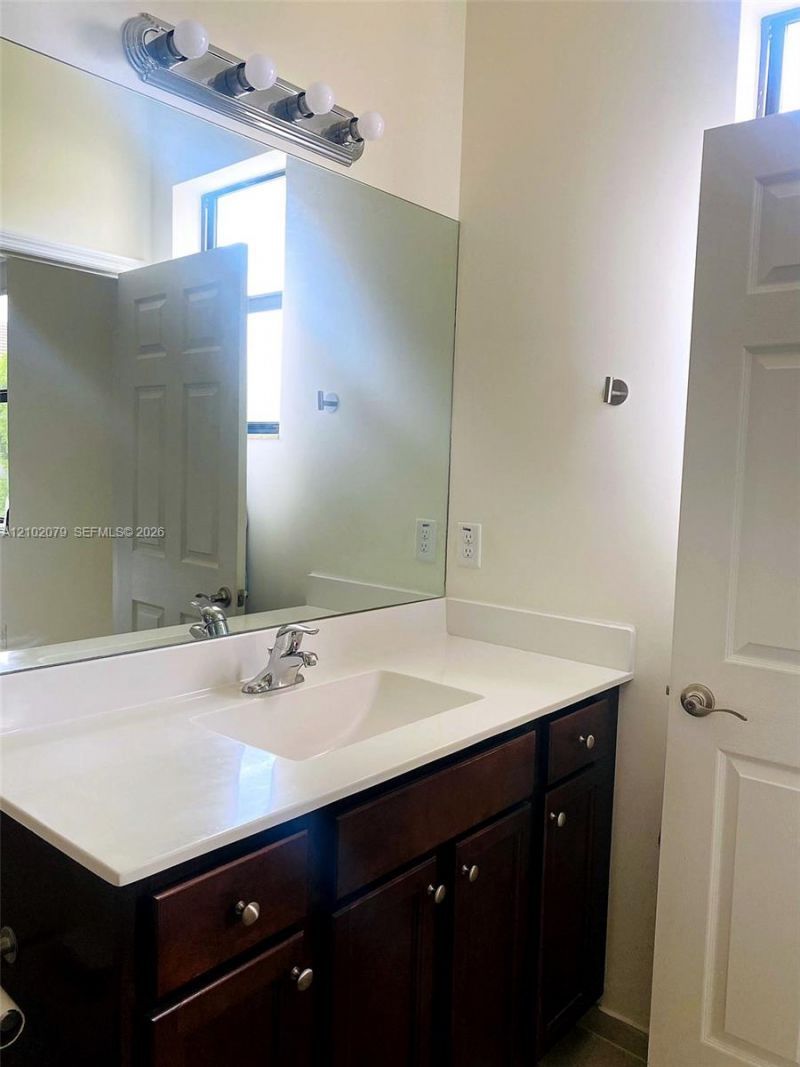10492 W 33rd Ln , Hialeah, FL 33018 Photo