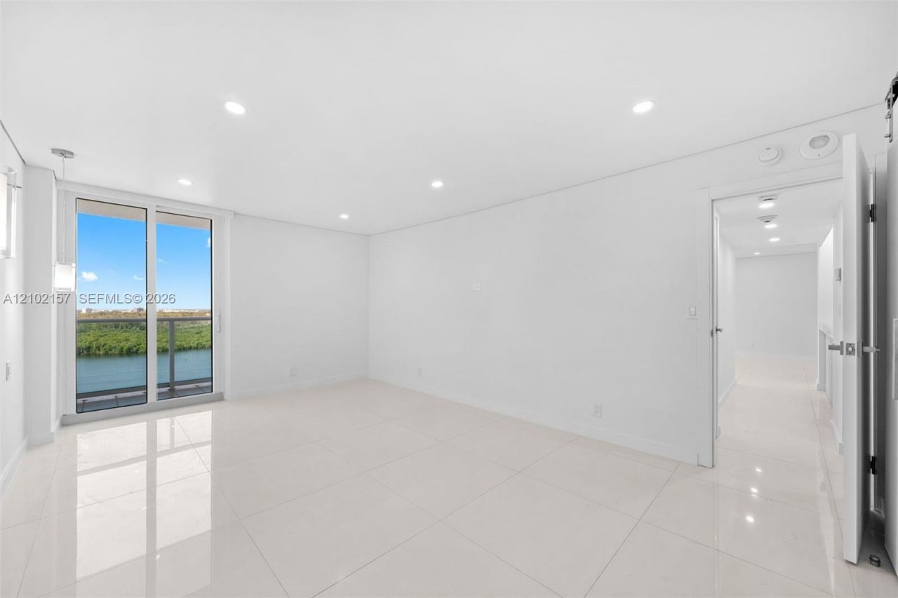 100 Bayview Dr , Unit 1919, Sunny Isles Beach, FL 33160 Photo