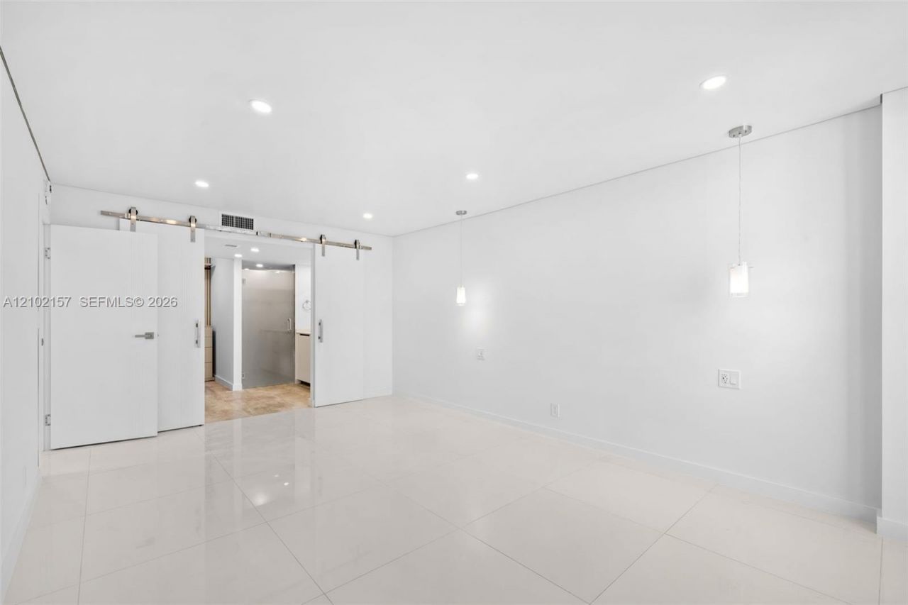 100 Bayview Dr , Unit 1919, Sunny Isles Beach, FL 33160 Photo