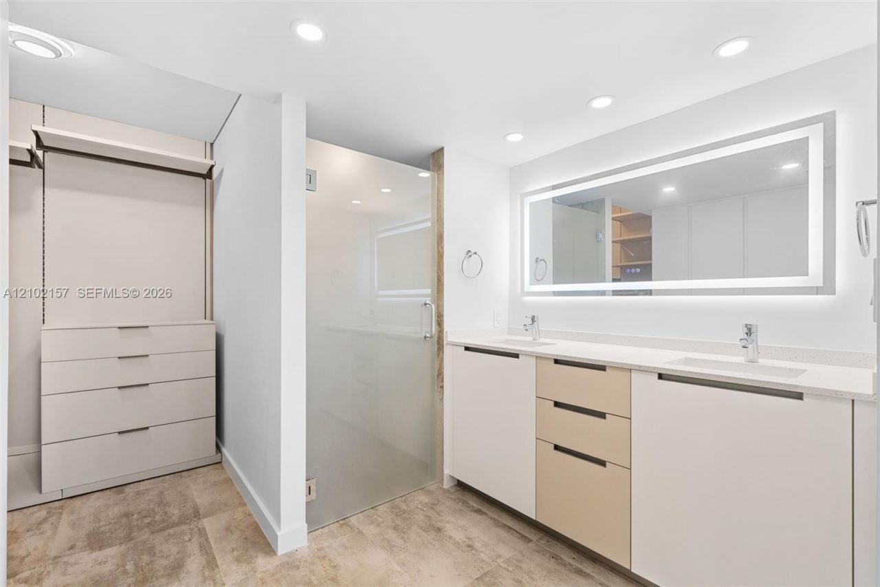100 Bayview Dr , Unit 1919, Sunny Isles Beach, FL 33160 Photo