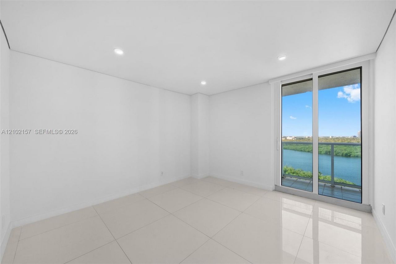 100 Bayview Dr , Unit 1919, Sunny Isles Beach, FL 33160 Photo