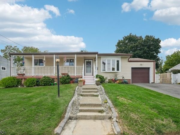 25 Lawrence Dr, Hackettstown, NJ 07840