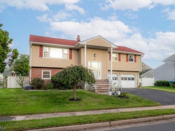 4 Charles Ct, Edison, NJ 08820