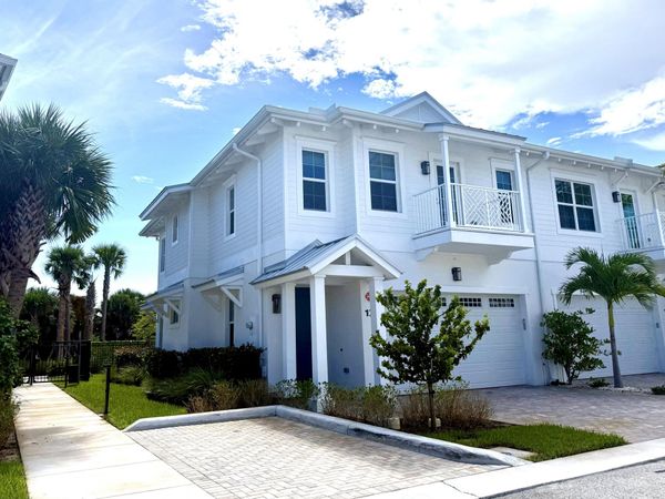 140 Water Pointe Place, Unit 12, Jupiter, FL 33477