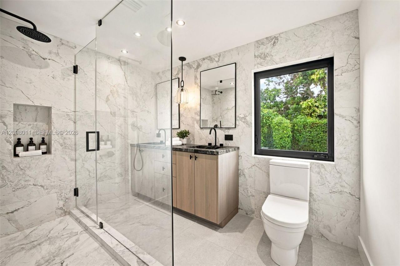 2350 SW 25th Ter , Miami, FL 33133 Photo