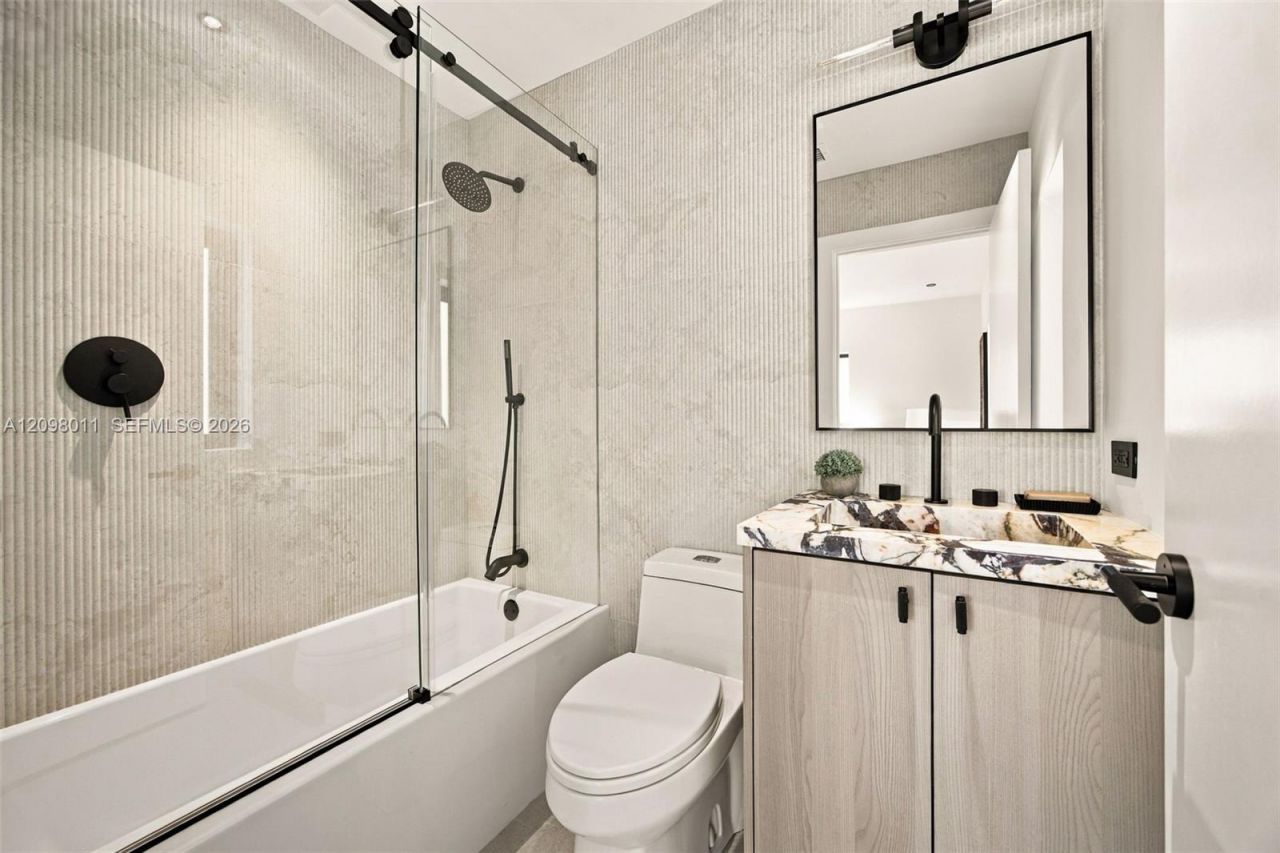 2350 SW 25th Ter , Miami, FL 33133 Photo