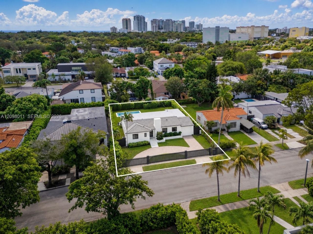 2350 SW 25th Ter , Miami, FL 33133 Photo